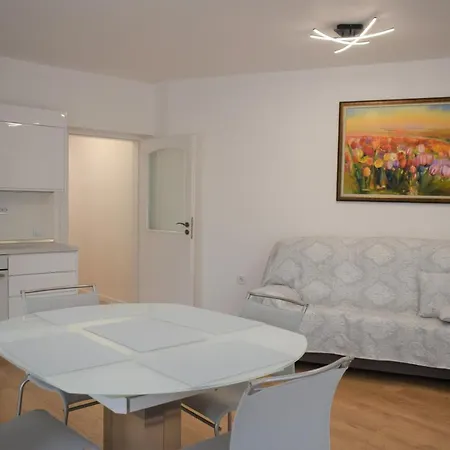 Apartment Center Gramophone With Private Parking Burgas