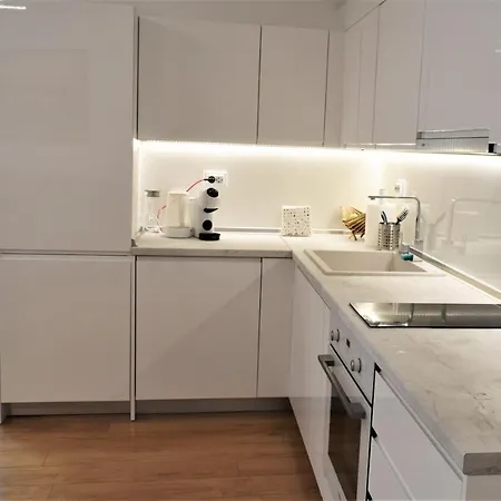 Center Gramophone With Private Parking Бургас