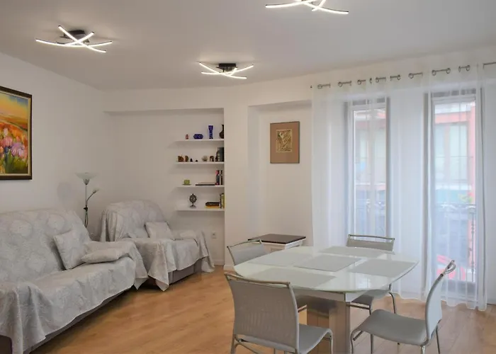 Center Gramophone With Private Parking Burgas