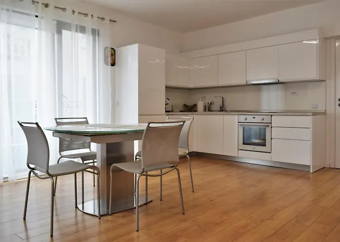 Center Gramophone With Private Parking Apartment Burgas