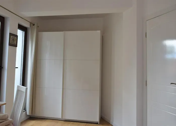 Center Gramophone With Private Parking