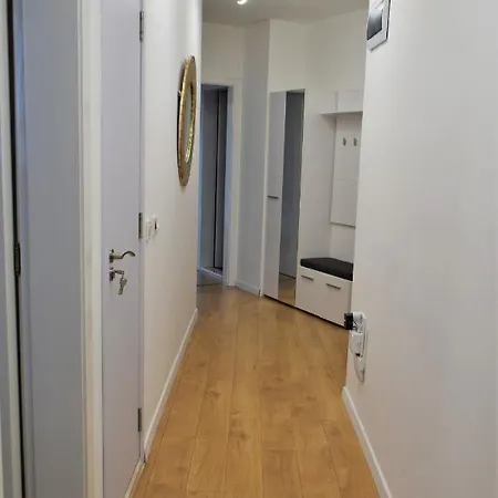 Center Gramophone With Private Parking 아파트 *