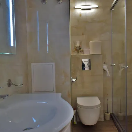 Center Gramophone With Private Parking 아파트 부르가스