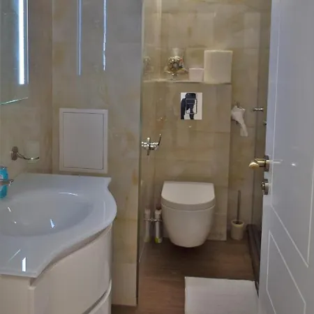 Center Gramophone With Private Parking 부르가스